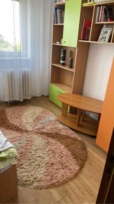 Vând apartament 4 camere , decomandat ,