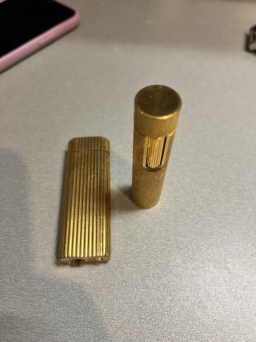 Două brichete defecte