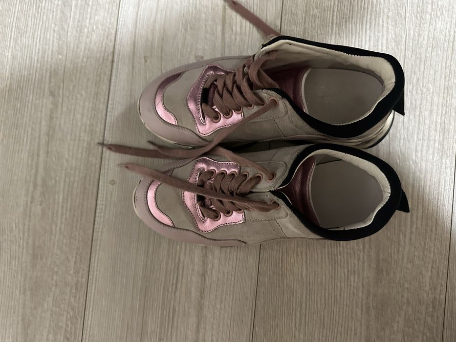 Кроссовки кожаные