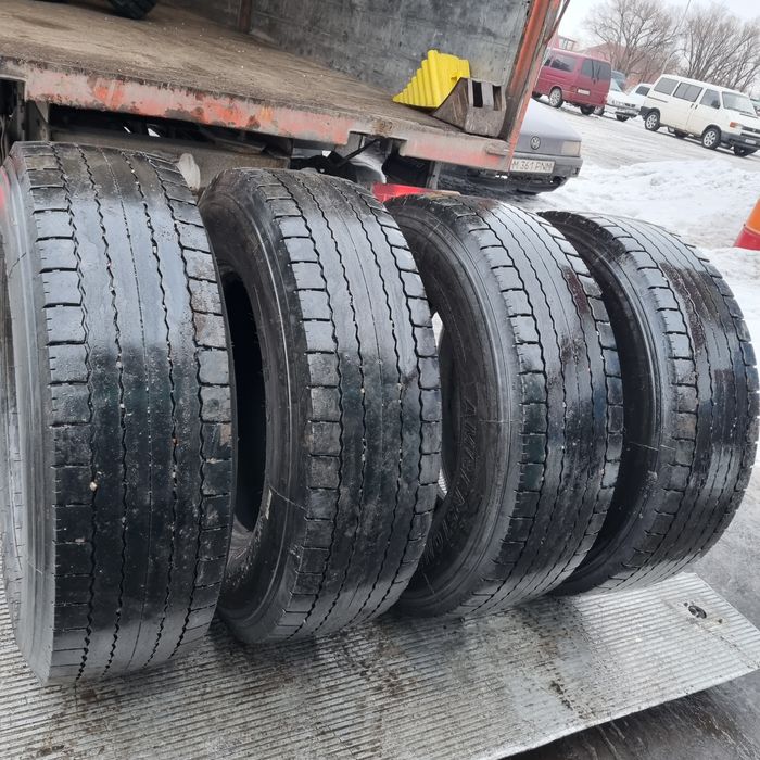 Продам комплект резины.