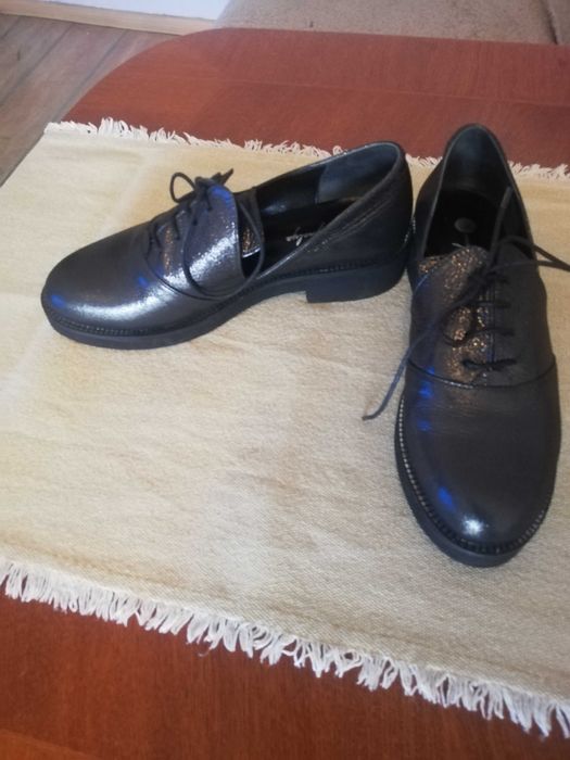 Нови обувки от естествена кожа цвят графит с ефект гланц