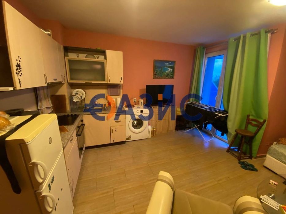 Продава се Тристаен апартамент в с. Кошарица, Област Бургас - 98 кв.м за 635 €/кв.м - Снимка #2