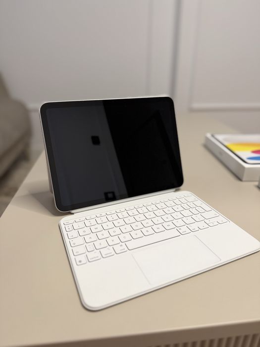 Vând iPad 11” A16 (2025) 128GB Silver + Magic Keyboard Folio ca NOU | Factură & Garanție