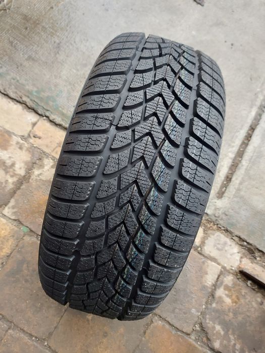 O bucată 225/45 R17 M+S iarnă - una Michelin Dunlop
