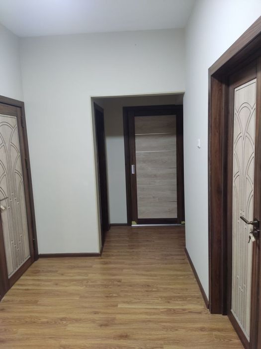 Yorug‘ va keng 3 xonali kvartira ijaraga beriladi.