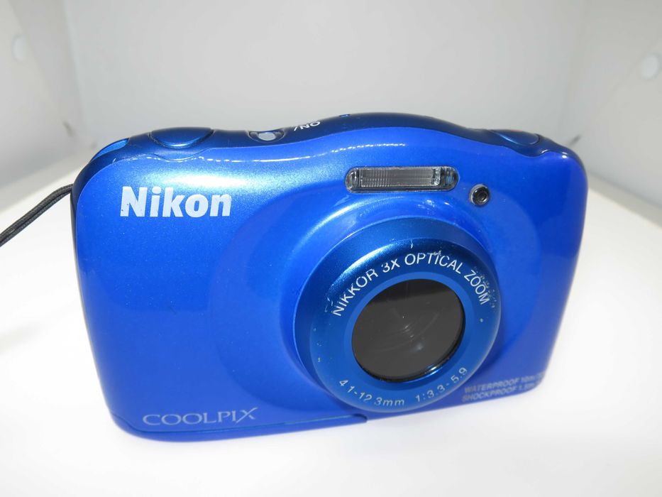 Nikon Coolpix S33 компактен фотоапарат водоустойчив до 10 метра, удароустойчив , цифрова дигитална камера FULL HD тестван и работи отлично