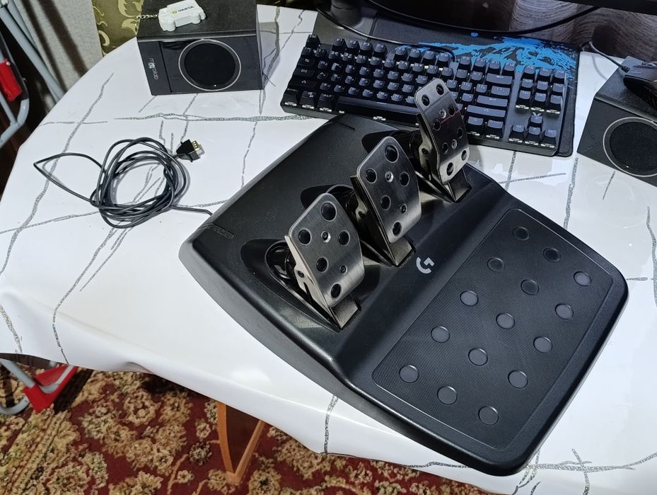 Игровой руль Logitech g923