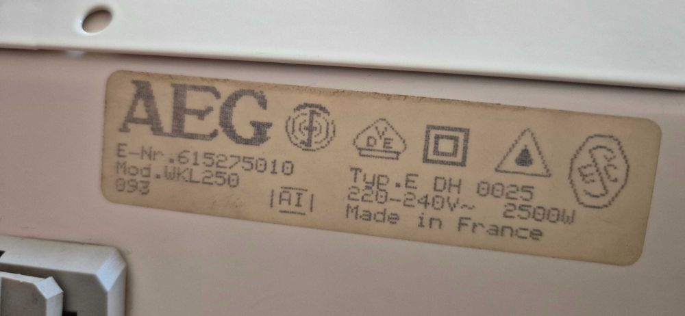 Стенен Електрически конвектор AEG