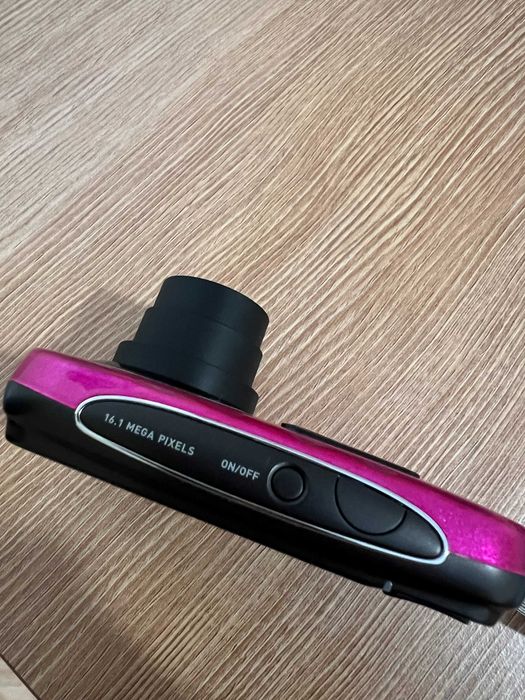 Фотоапарат Casio 16,1Mp ( + подаръци )