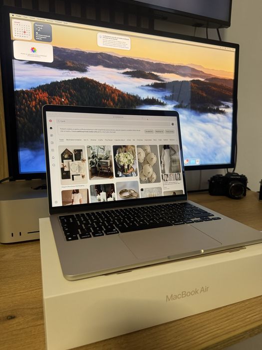 Laptop Apple MacBook Air 13-inch cu procesor Apple M2, 8 nuclee CPU si 10 nuclee GPU, 16 GB, 512GB SSD, Starlight, INT KB