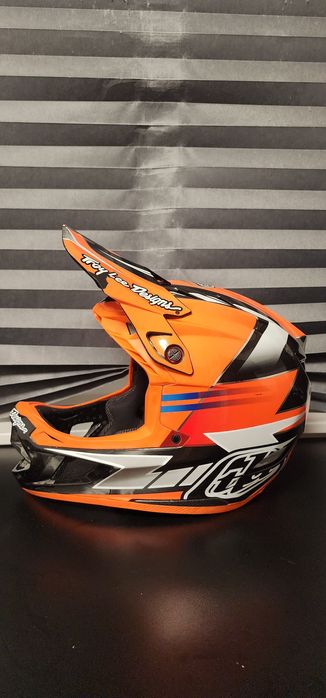 Casca TLD D4 carbon