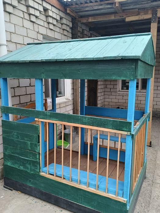 Дом и игрушки для детей