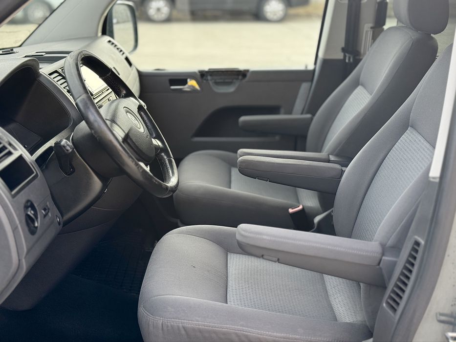 VW Transporter T5 Lung Autoutilitara 2008 - 2.5TDI 131cp