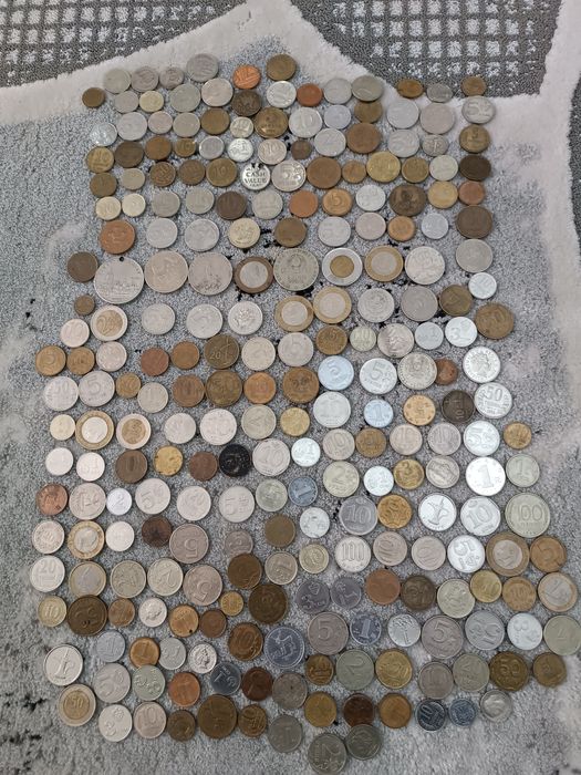 Продам монеты и купюры