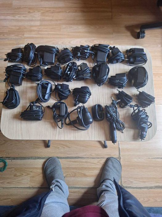 Lot 28 Telefoane Mixte – Netestate / Pentru Piese și Colecție + Accesorii