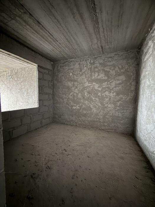 Навоийда квартира сотилади.