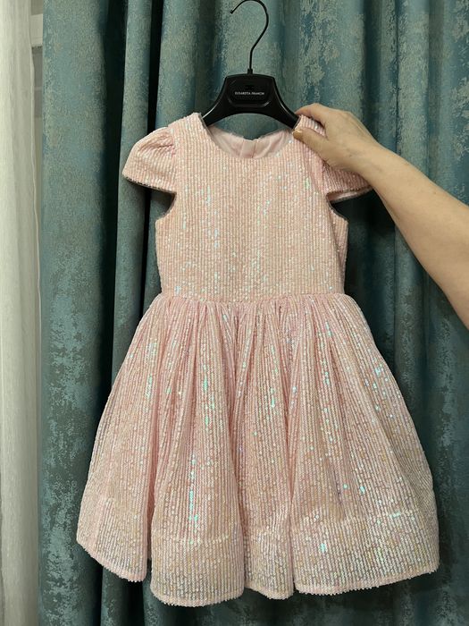 Продам платье для девочки на 4 года