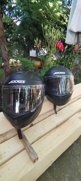Vând  două căști ATV