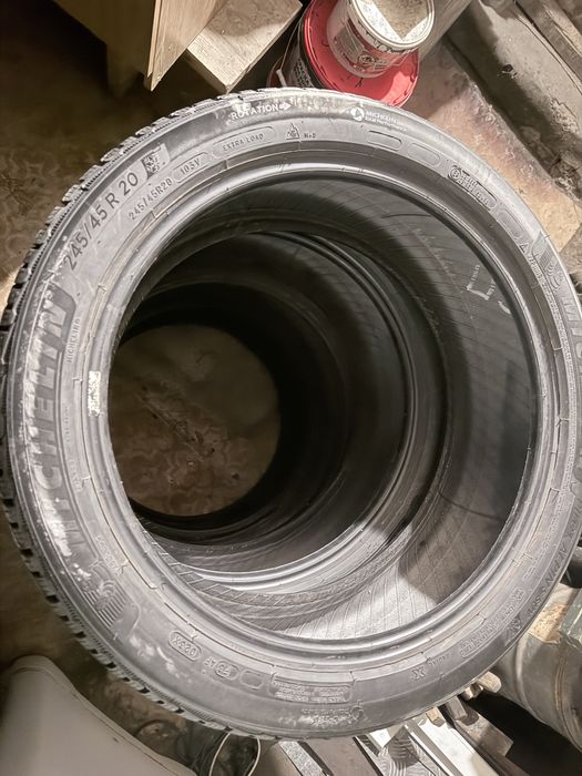 Продам шины зима липучка  245.45 r20