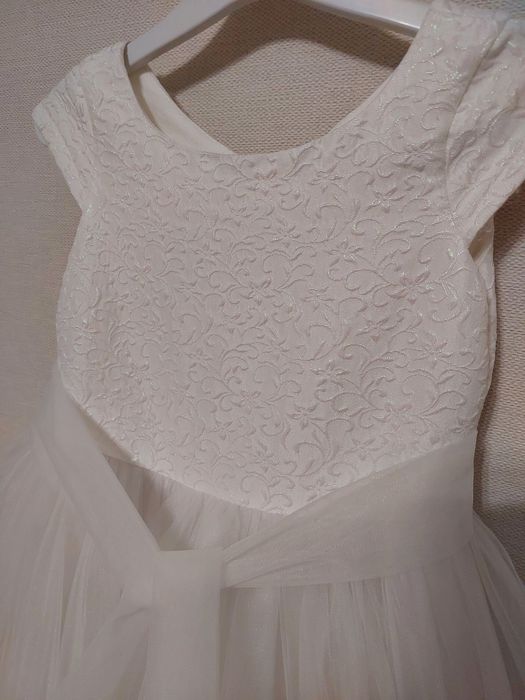 Платье детское продам