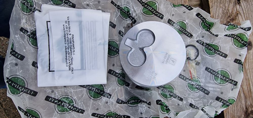 PISTON pistoane TRACTOR FIAT 315 fiat 312 preț 550 lei echipat cu Segm