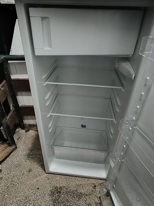 Хладилник с горна камера Zanussi