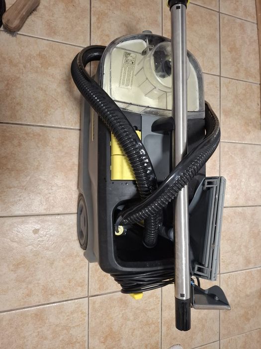 Vând aspirator karcher puzzi 10 1