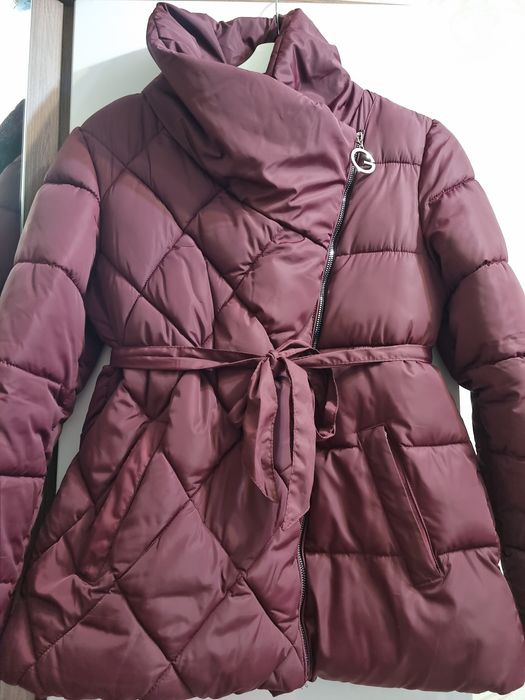 Куртка с поясом бордо