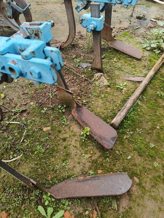 Cultivator ; prășitor  3 secții