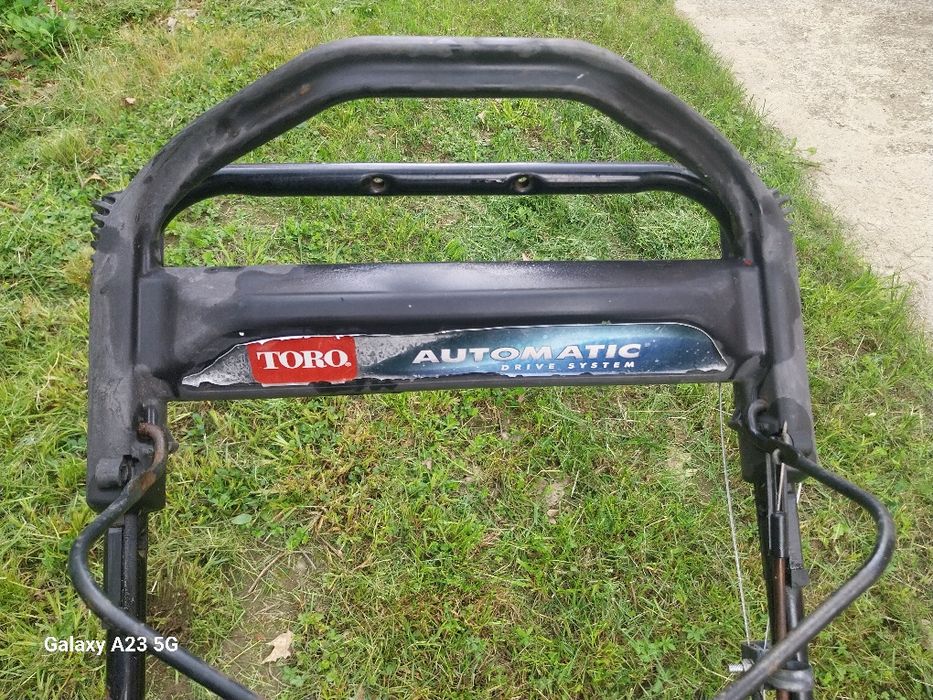 Vând mașină tuns gazon  marca toro