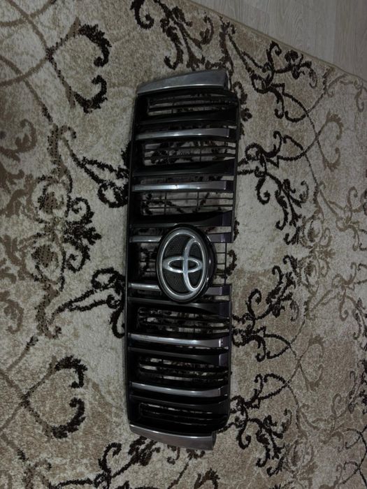 Продам решетку радиатора и бампер прадо 150