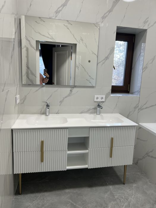 раковина с зеркалом