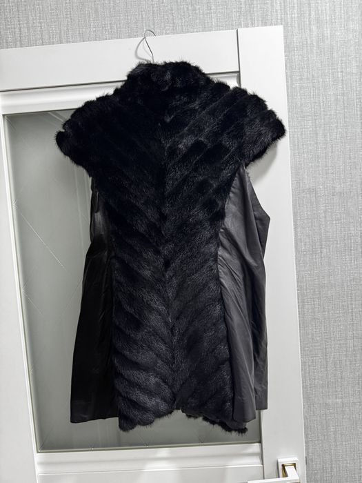 Продаеться норковая безрукавка