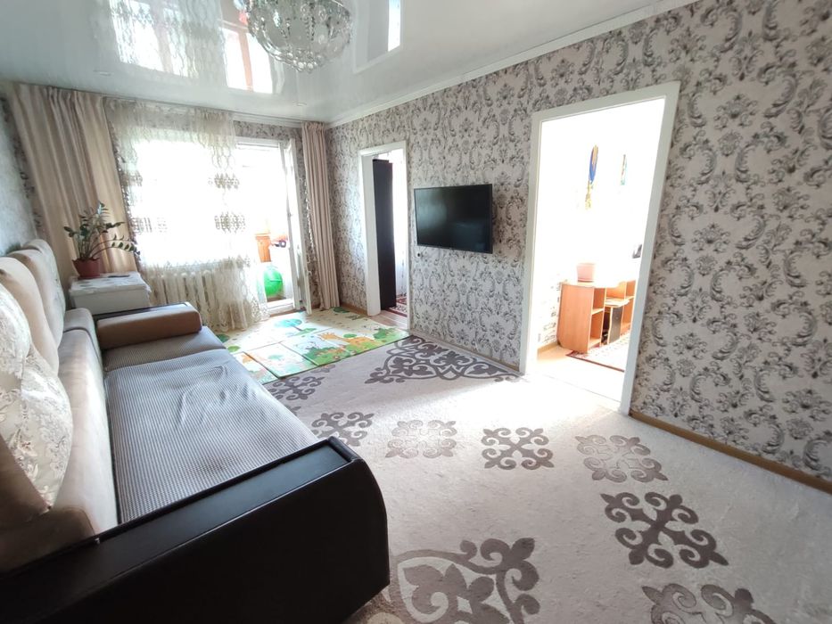 4 комн.. малогабаритную, 4 мкр, 26 дом , 5 этаж.