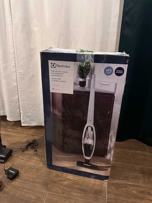 Okazie‼️Aspirator fara fir Electrolux Clean 500 impecabil, in cutie