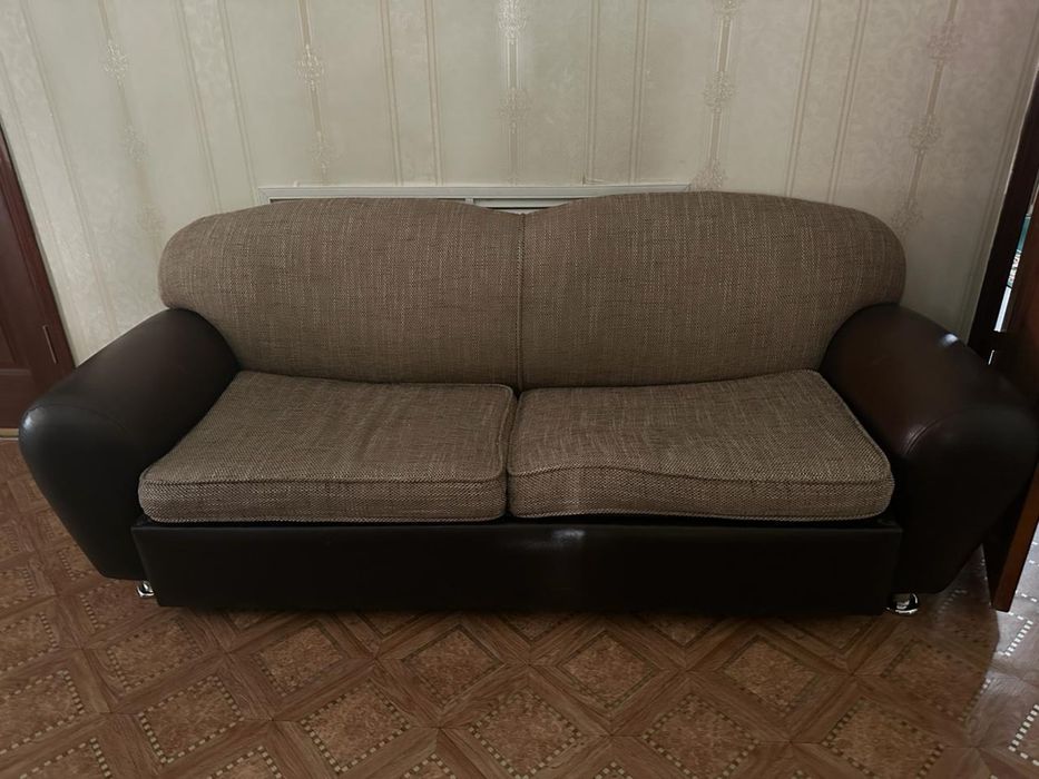 Продам два дивана и два кресло