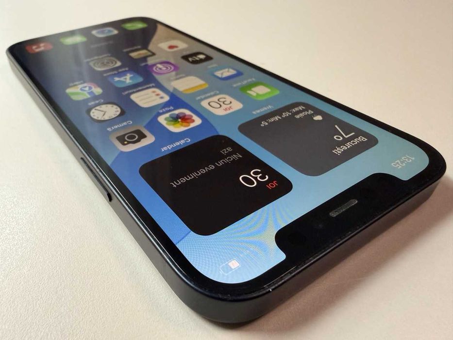  Apple / iPhone 12 64 Gb / Midnight