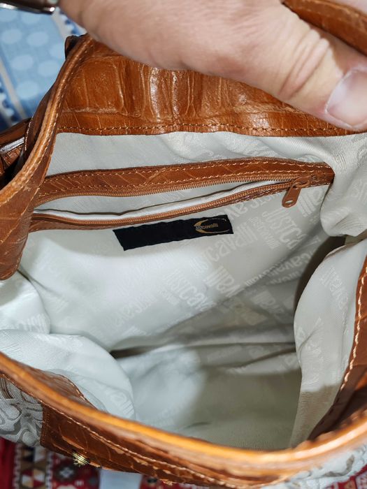 Geantă damă, din piele originile, cum se poate vedea în poze