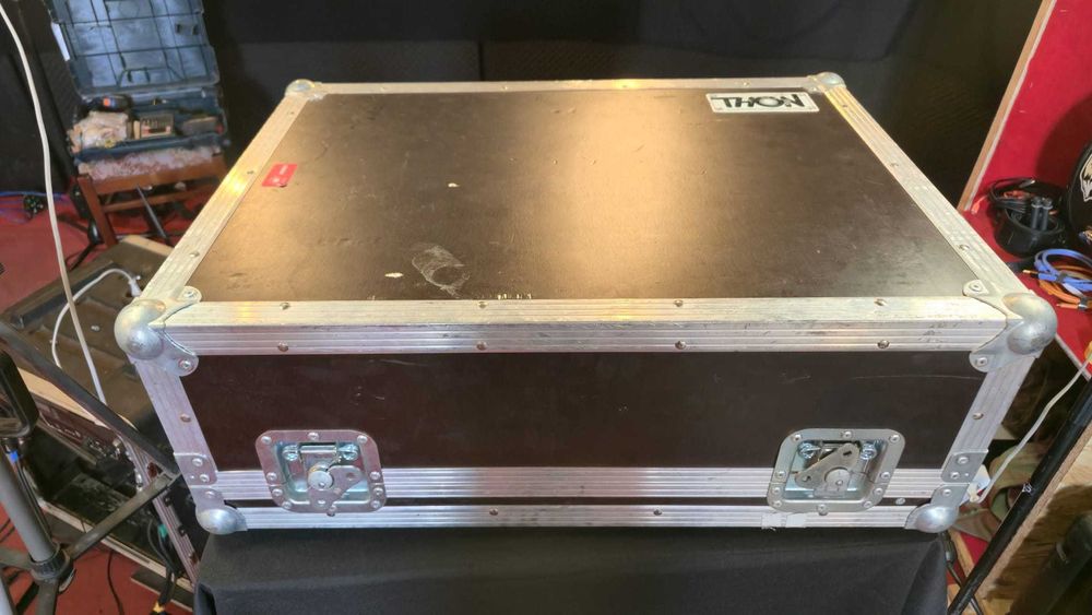 Mixer digital profesional QU-16 (24ins - 12outs) + case
