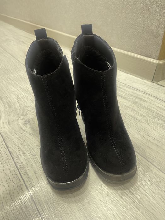 Ботильоны черные замшевые