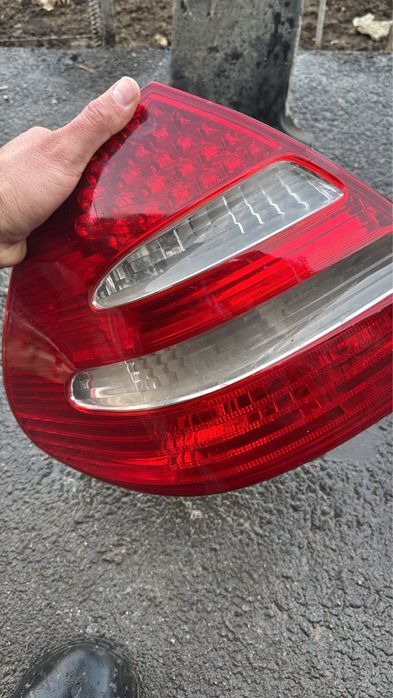 Салон на 211, двери, фонарь