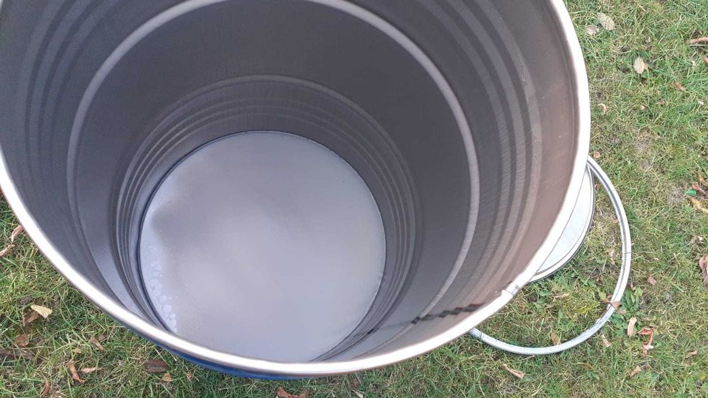 butoi de tabla cu buson pentru colectare ulei service auto , motorina