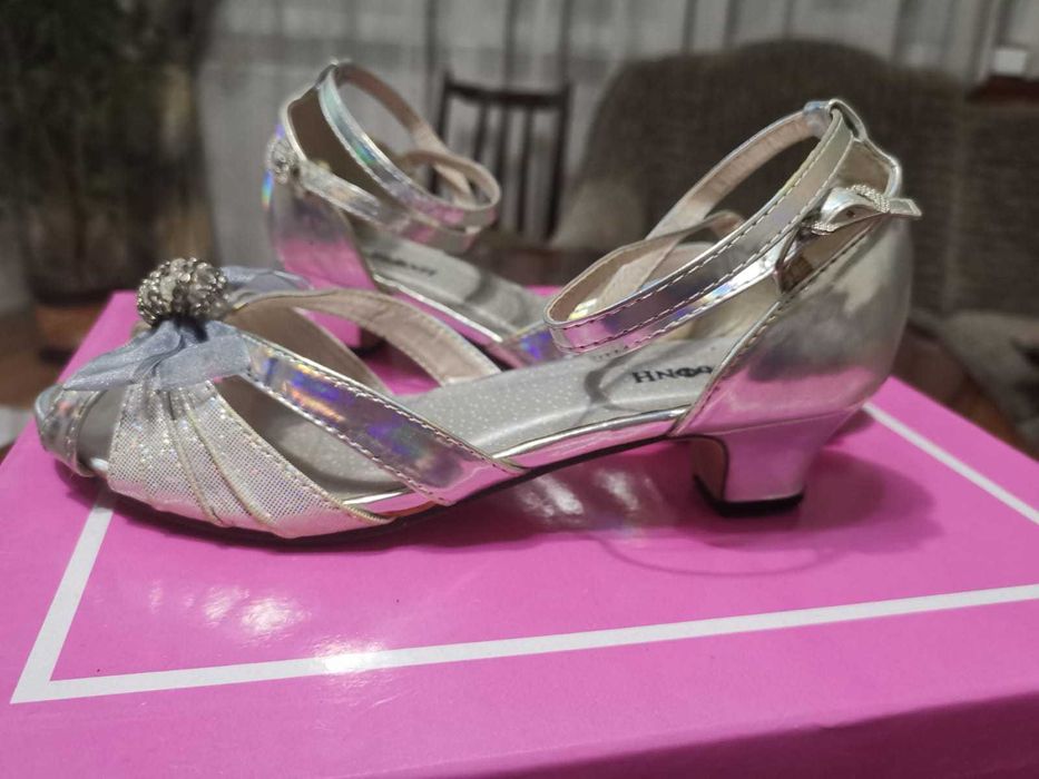 Босоножки на девочку 35 размер