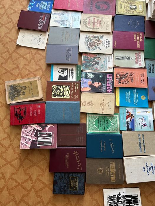 Продам много книги в хорошем состоянии