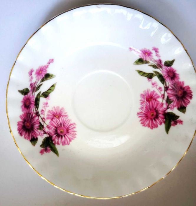 чинийки, Royal Albert
