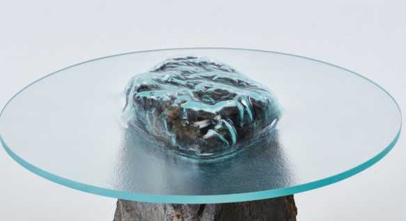 Masă design cu piatră și sticlă – efect vizual de apă