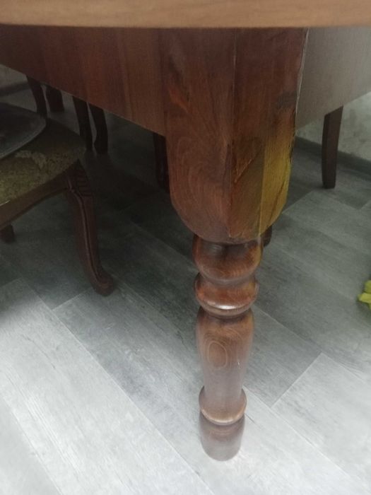 Срочно продам стол и стулья