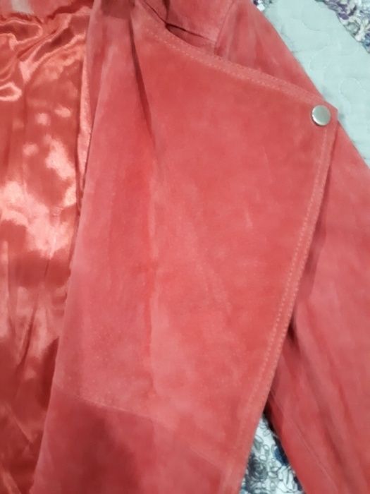 Женская кожаная куртка продается