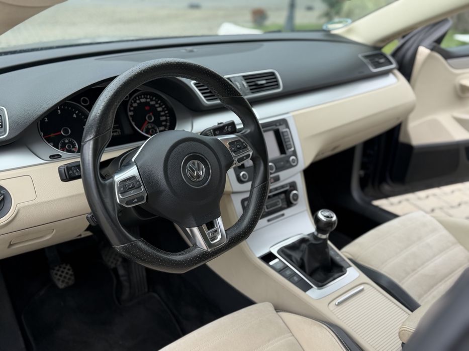 Vw Passat Cc 2011 2.0 TDI 170cp R-Line Bi-Xenon , Navi , Pano , Piele , Jante , Top Extras !