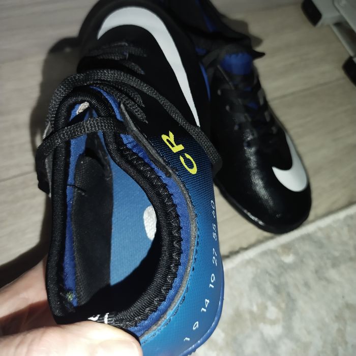 Футбольные бутсы